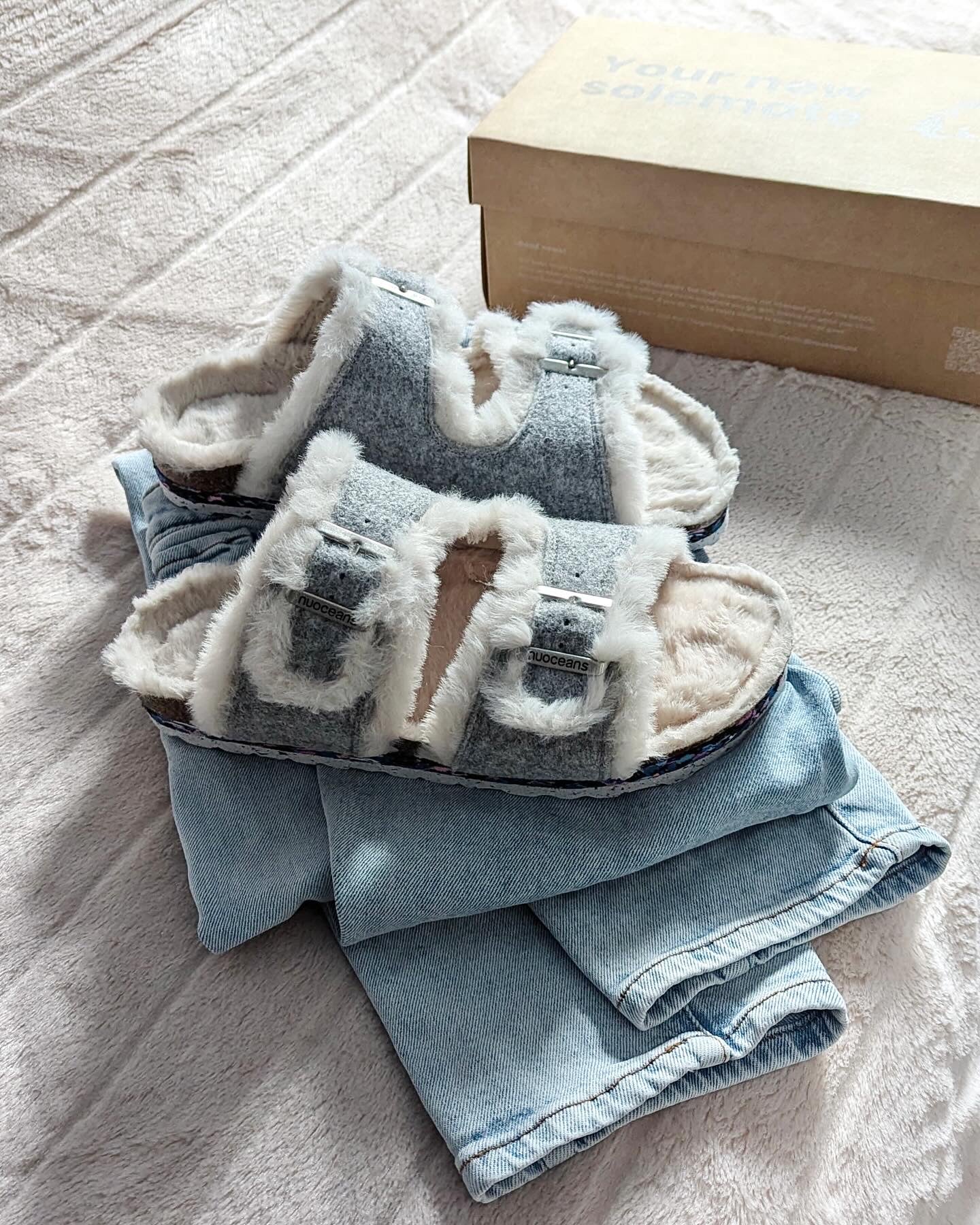 FLUFF | Sandal Grey White