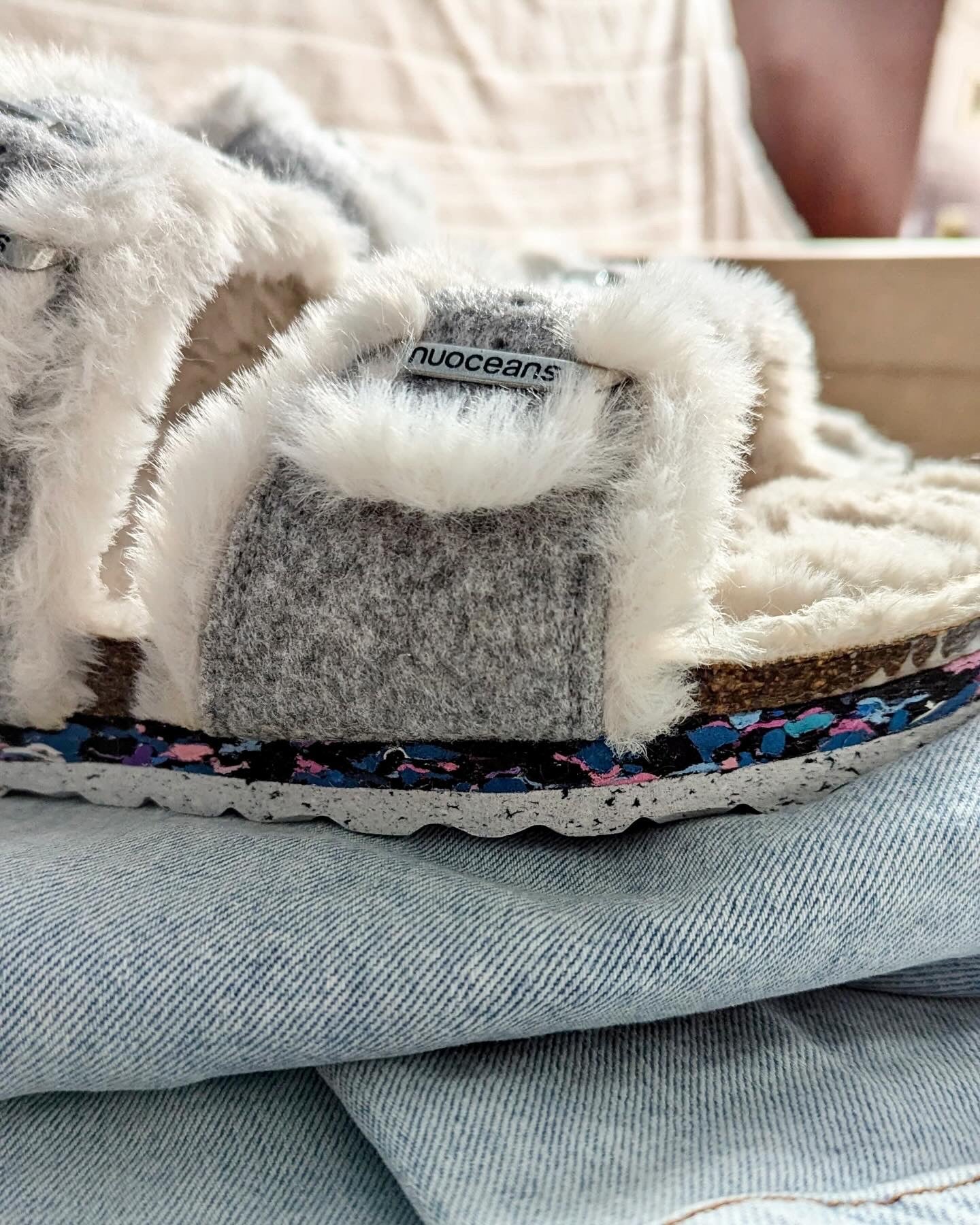 FLUFF | Sandal Grey White